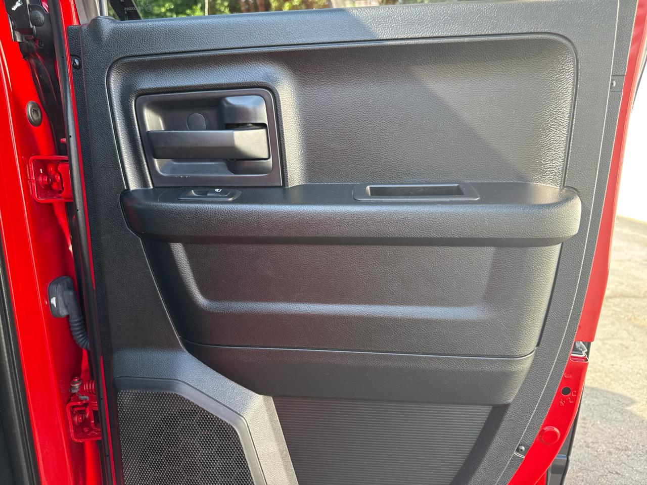 RAM 1500 Classic Express 4x4 Quad Cab 6'4" Box 2019