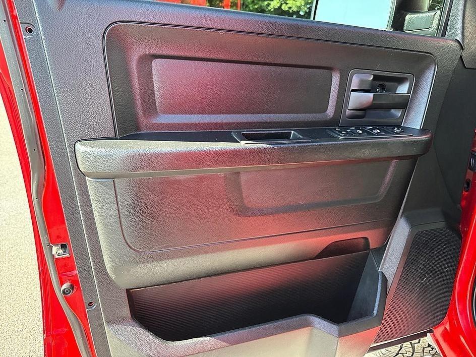 RAM 1500 Classic Express 4x4 Quad Cab 6'4" Box 2019