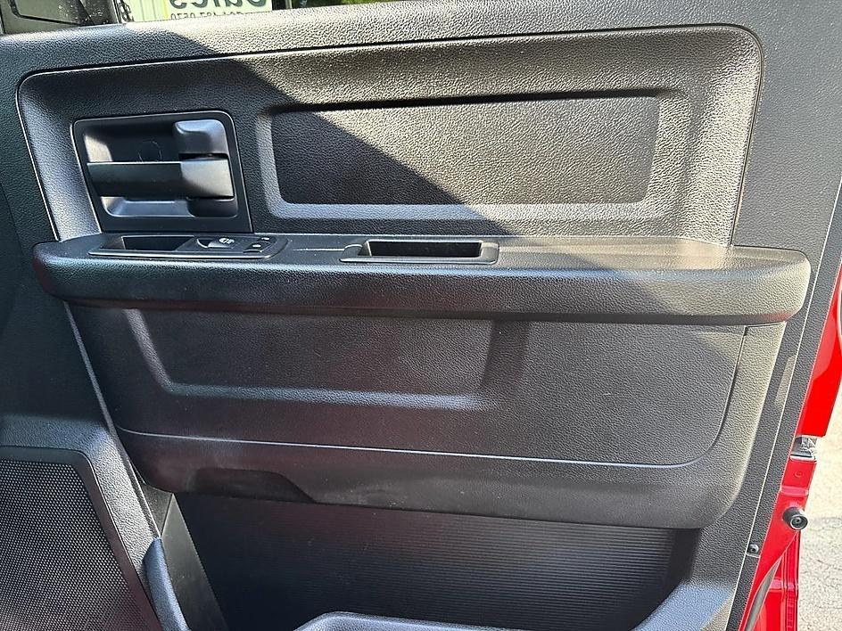 RAM 1500 Classic Express 4x4 Quad Cab 6'4" Box 2019