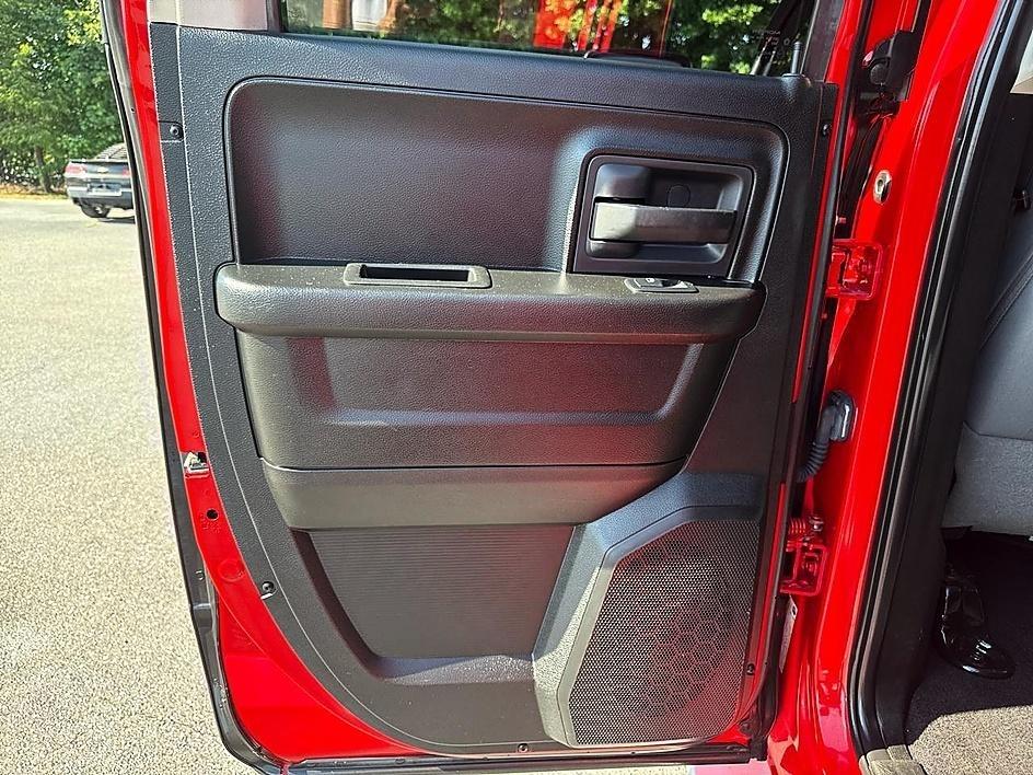 RAM 1500 Classic Express 4x4 Quad Cab 6'4" Box 2019