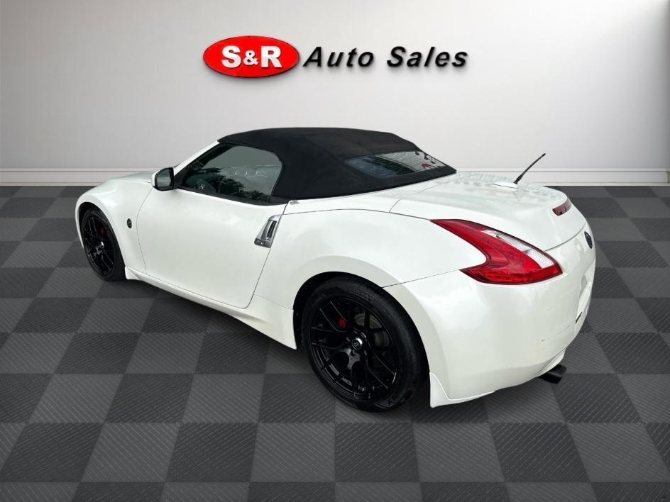 Nissan 370Z 2dr Roadster Auto 2014