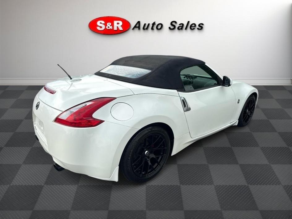 Nissan 370Z 2dr Roadster Auto 2014