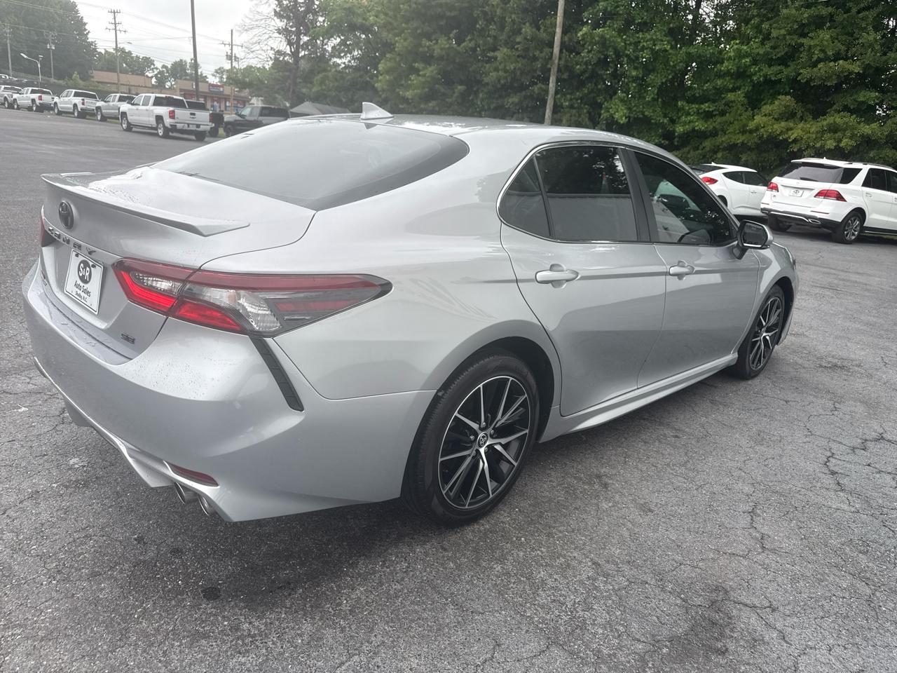 Toyota Camry Hybrid SE Nightshade CVT (Natl) 2023