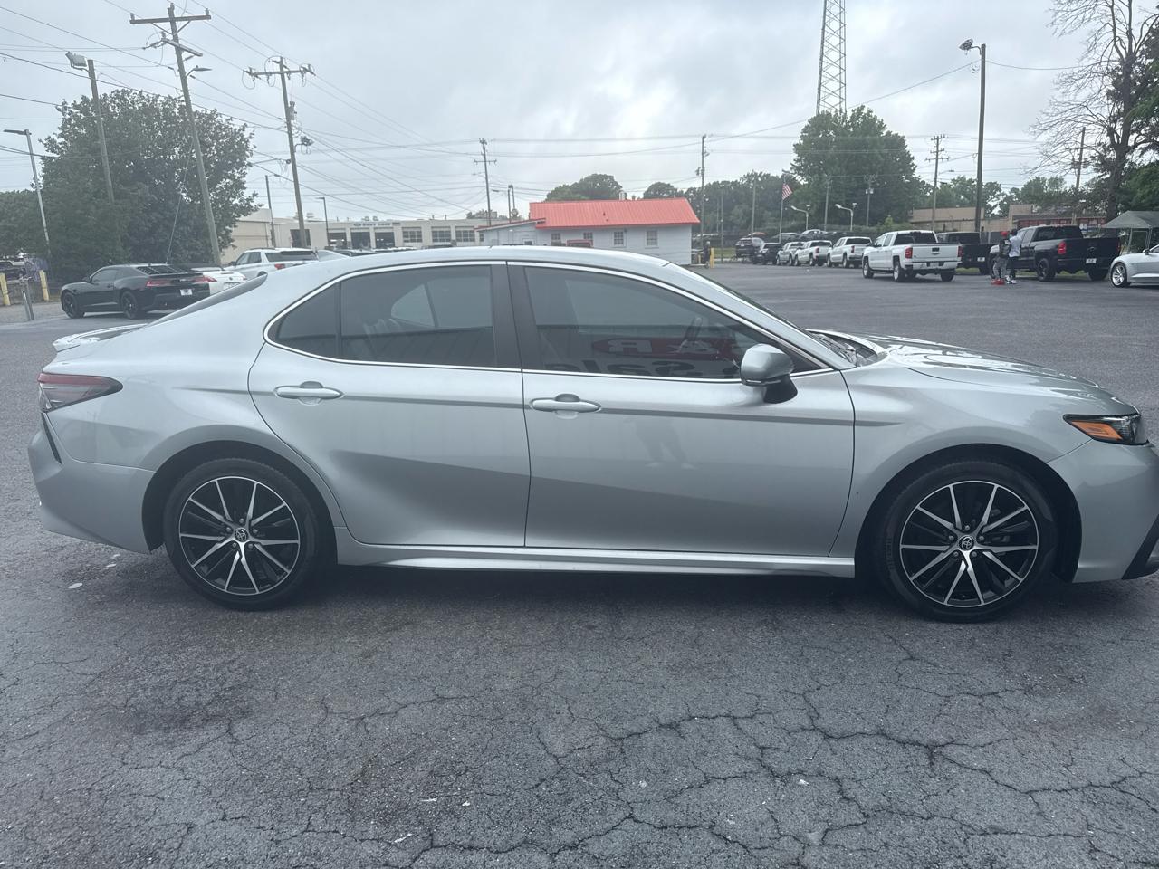 Toyota Camry Hybrid SE Nightshade CVT (Natl) 2023