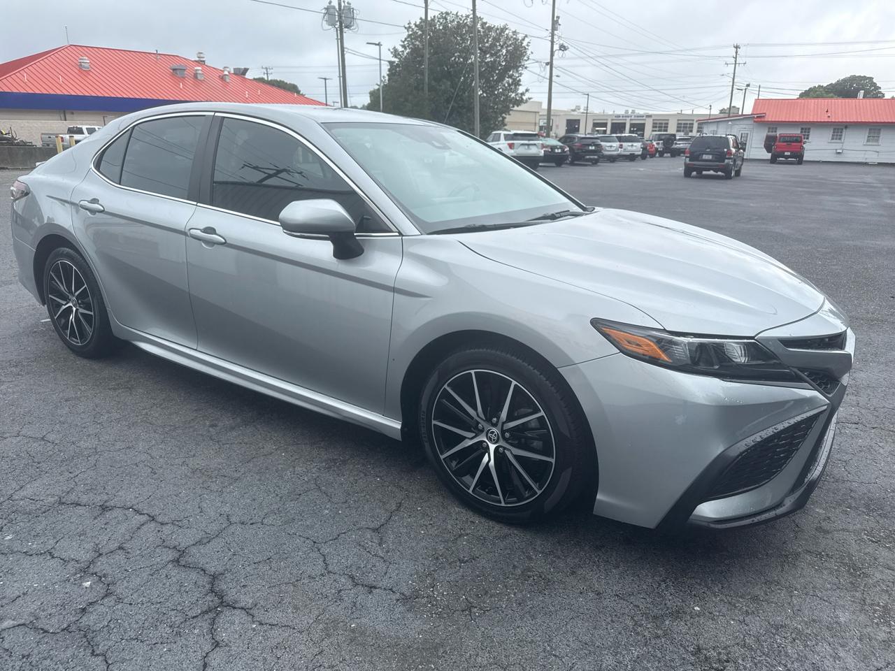 Toyota Camry Hybrid SE Nightshade CVT (Natl) 2023