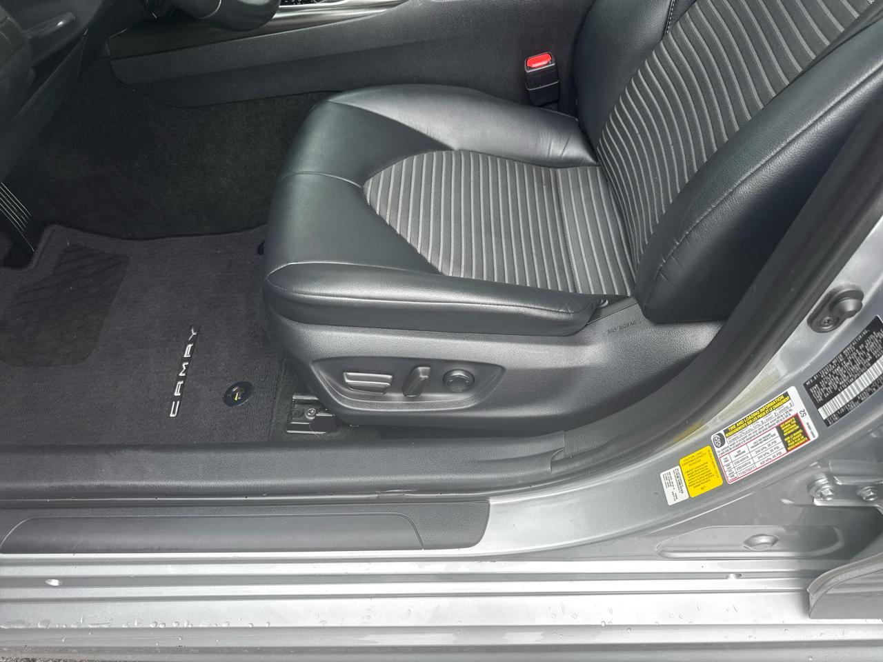 Toyota Camry Hybrid SE Nightshade CVT (Natl) 2023