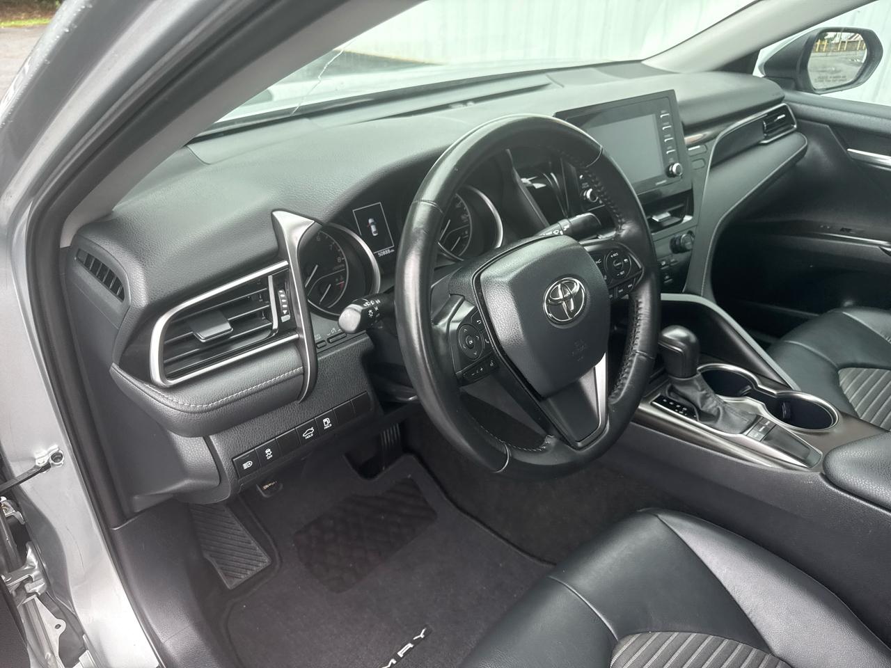Toyota Camry Hybrid SE Nightshade CVT (Natl) 2023