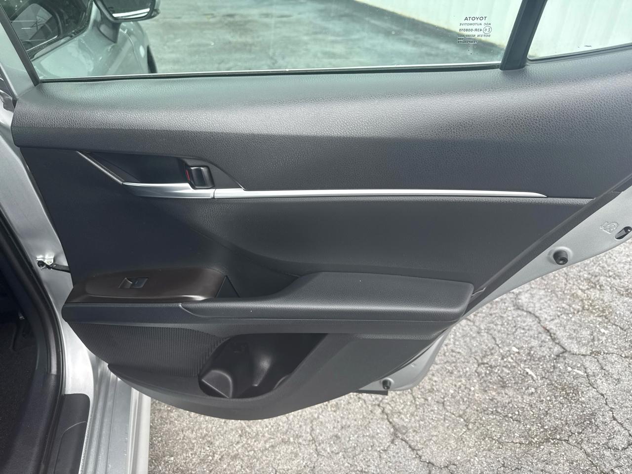 Toyota Camry Hybrid SE Nightshade CVT (Natl) 2023