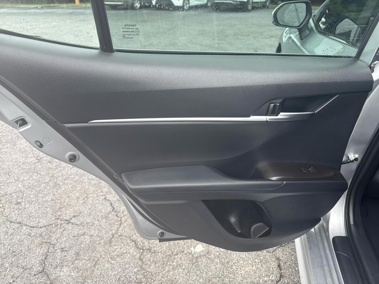 Toyota Camry Hybrid SE Nightshade CVT (Natl) 2023