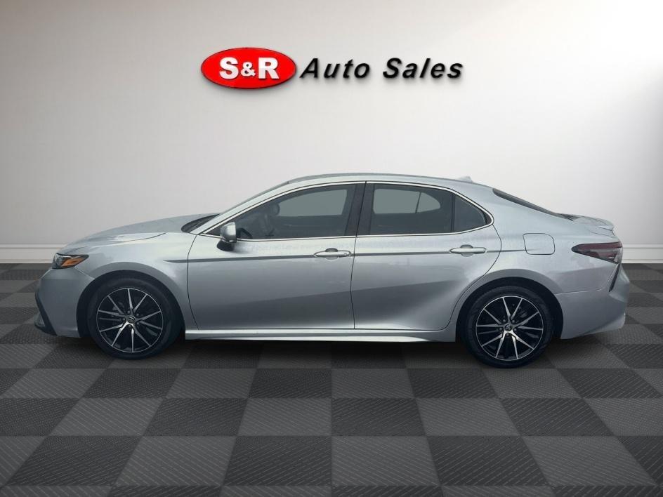 Toyota Camry Hybrid SE Nightshade CVT (Natl) 2023