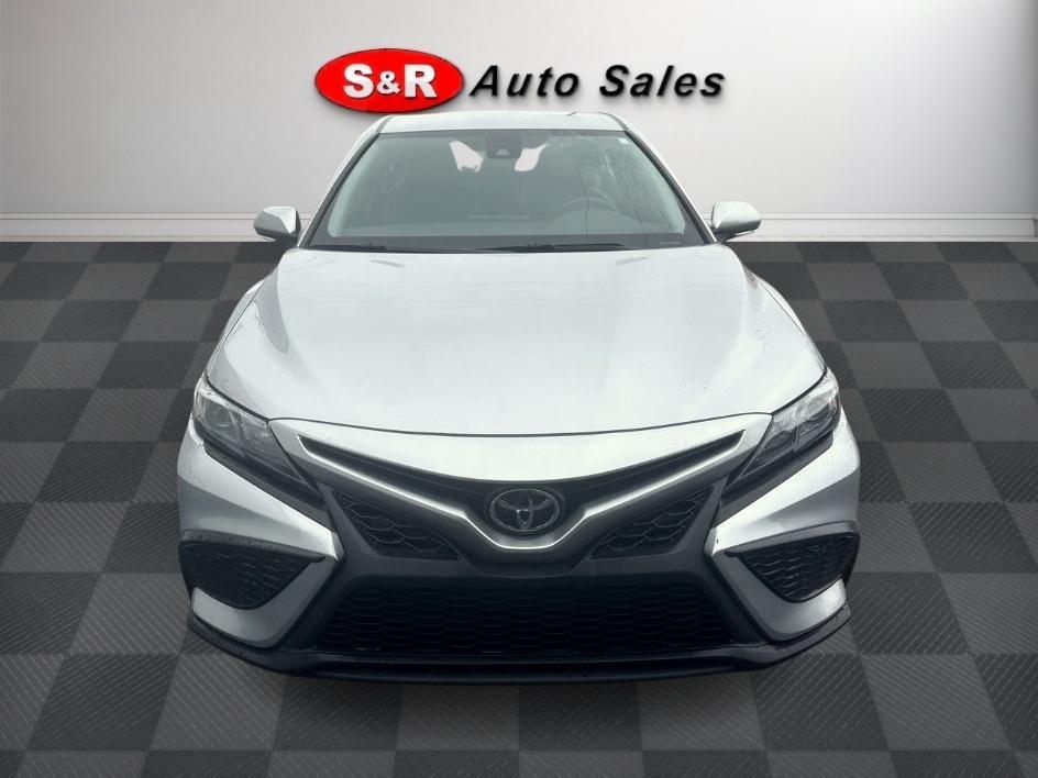 Toyota Camry Hybrid SE Nightshade CVT (Natl) 2023