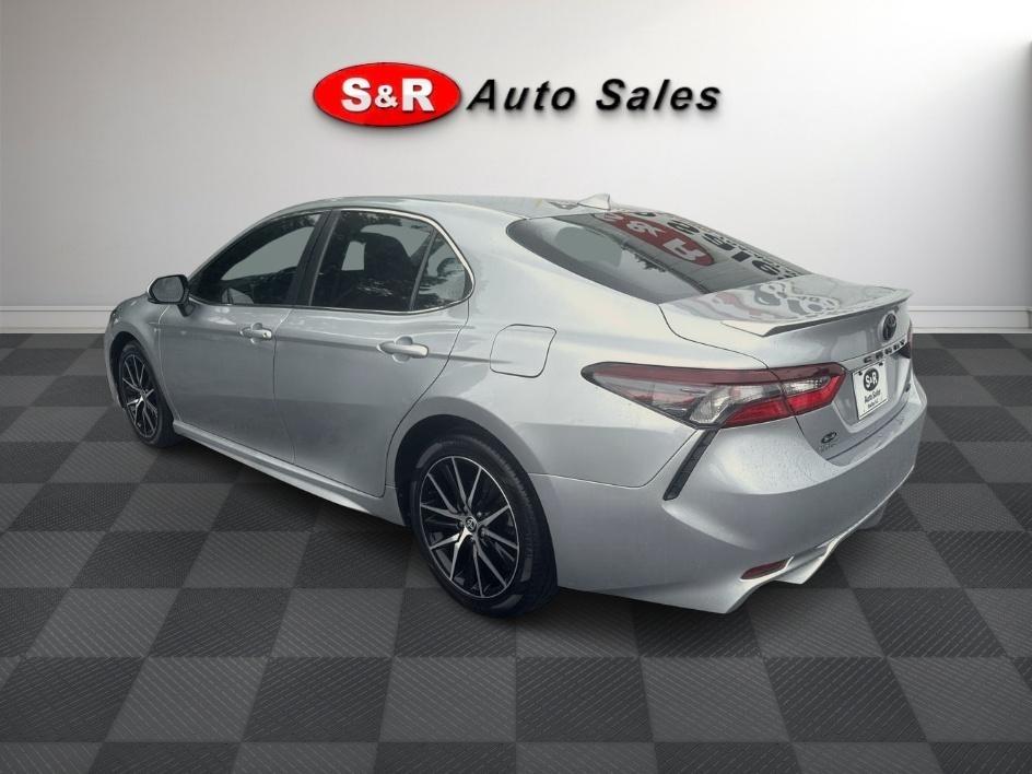 Toyota Camry Hybrid SE Nightshade CVT (Natl) 2023