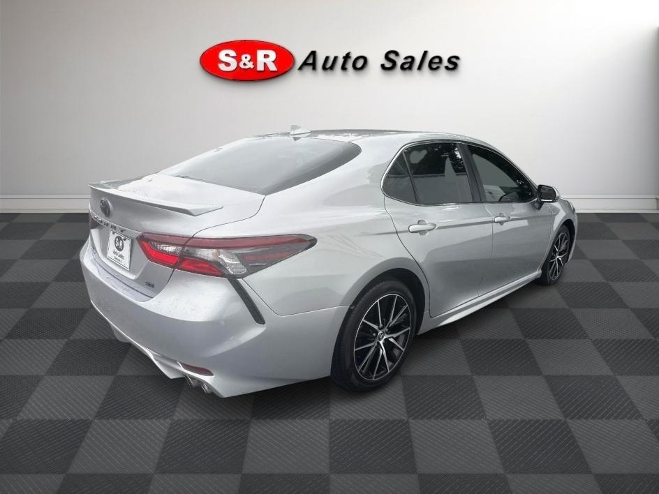 Toyota Camry Hybrid SE Nightshade CVT (Natl) 2023