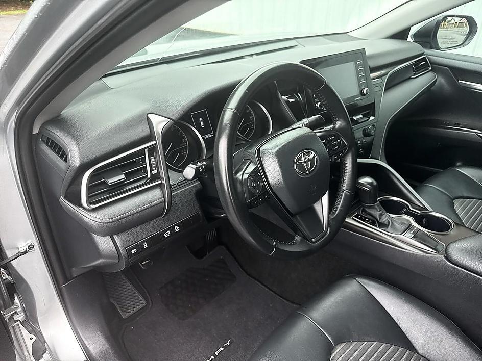 Toyota Camry Hybrid SE Nightshade CVT (Natl) 2023