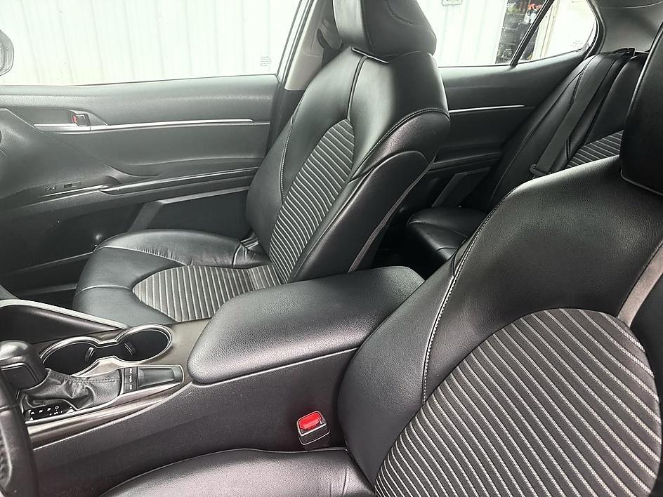 Toyota Camry Hybrid SE Nightshade CVT (Natl) 2023
