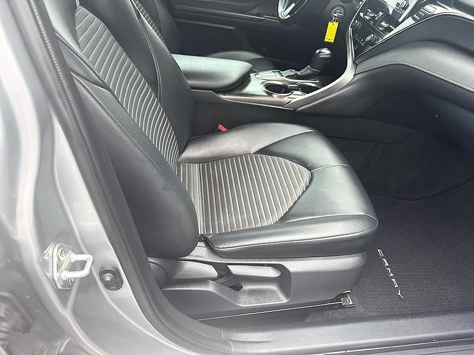 Toyota Camry Hybrid SE Nightshade CVT (Natl) 2023