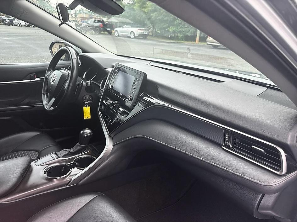 Toyota Camry Hybrid SE Nightshade CVT (Natl) 2023
