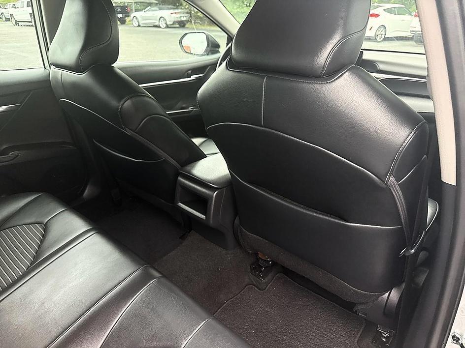 Toyota Camry Hybrid SE Nightshade CVT (Natl) 2023