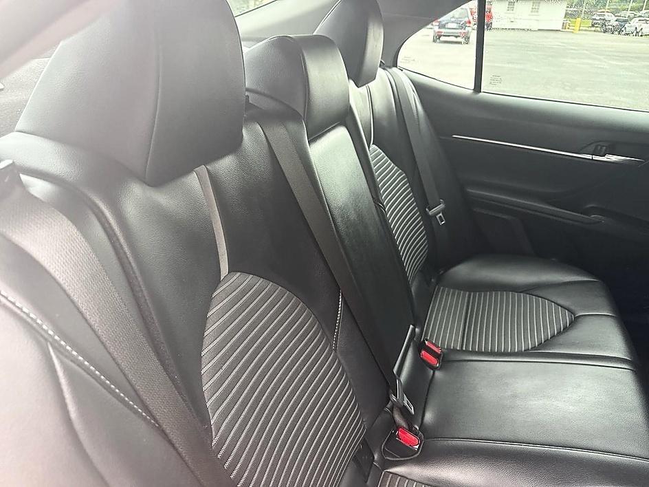 Toyota Camry Hybrid SE Nightshade CVT (Natl) 2023