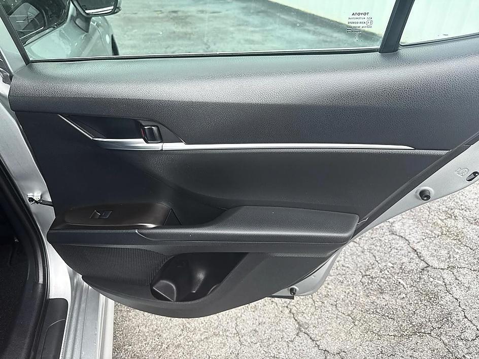 Toyota Camry Hybrid SE Nightshade CVT (Natl) 2023