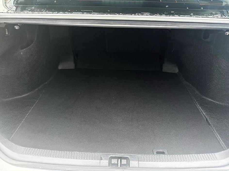 Toyota Camry Hybrid SE Nightshade CVT (Natl) 2023