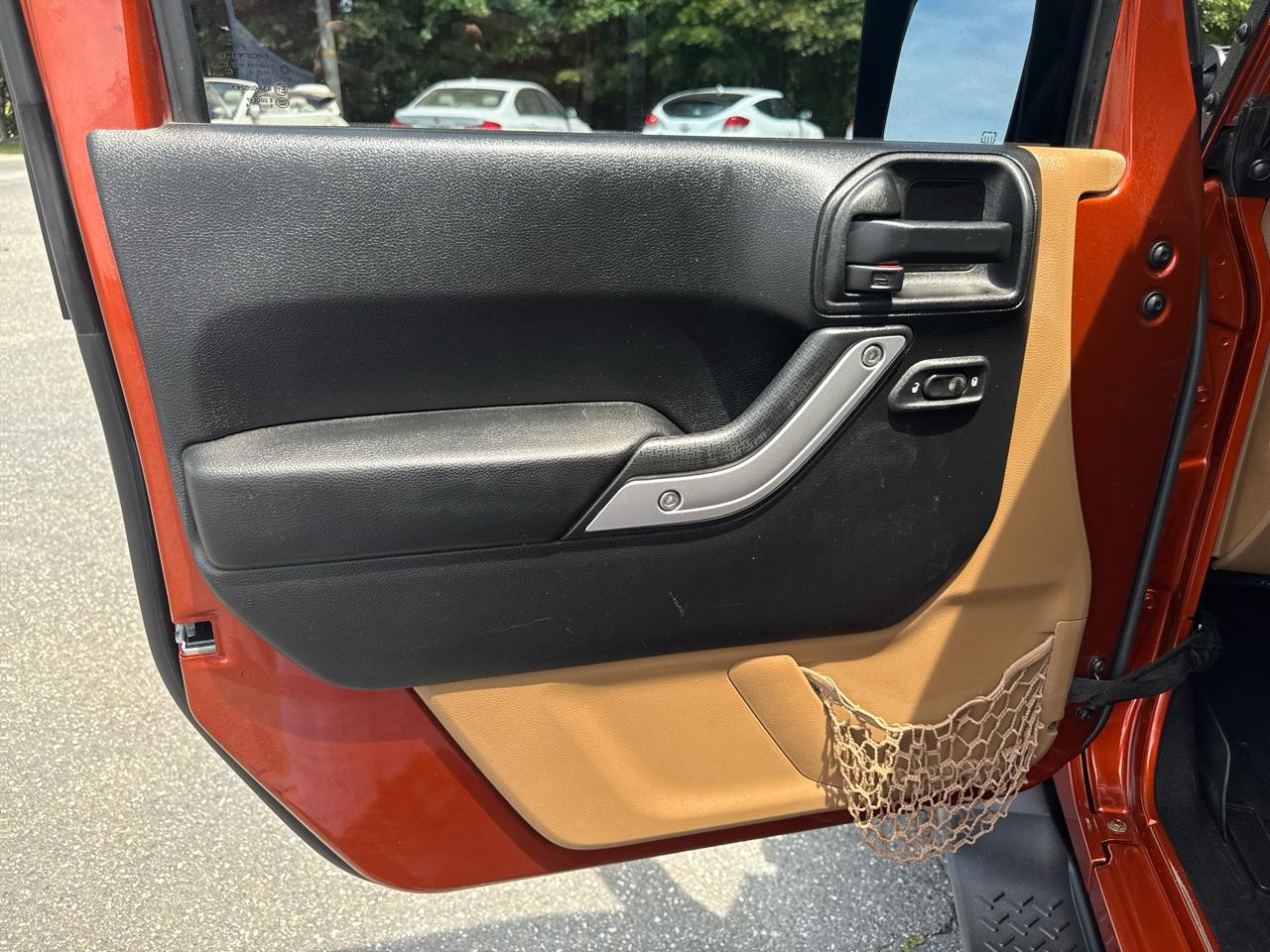 Jeep Wrangler Unlimited 4WD 4dr Sahara 2014