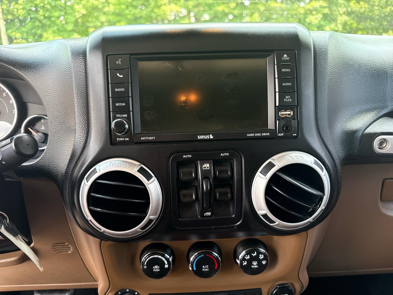 Jeep Wrangler Unlimited 4WD 4dr Sahara 2014