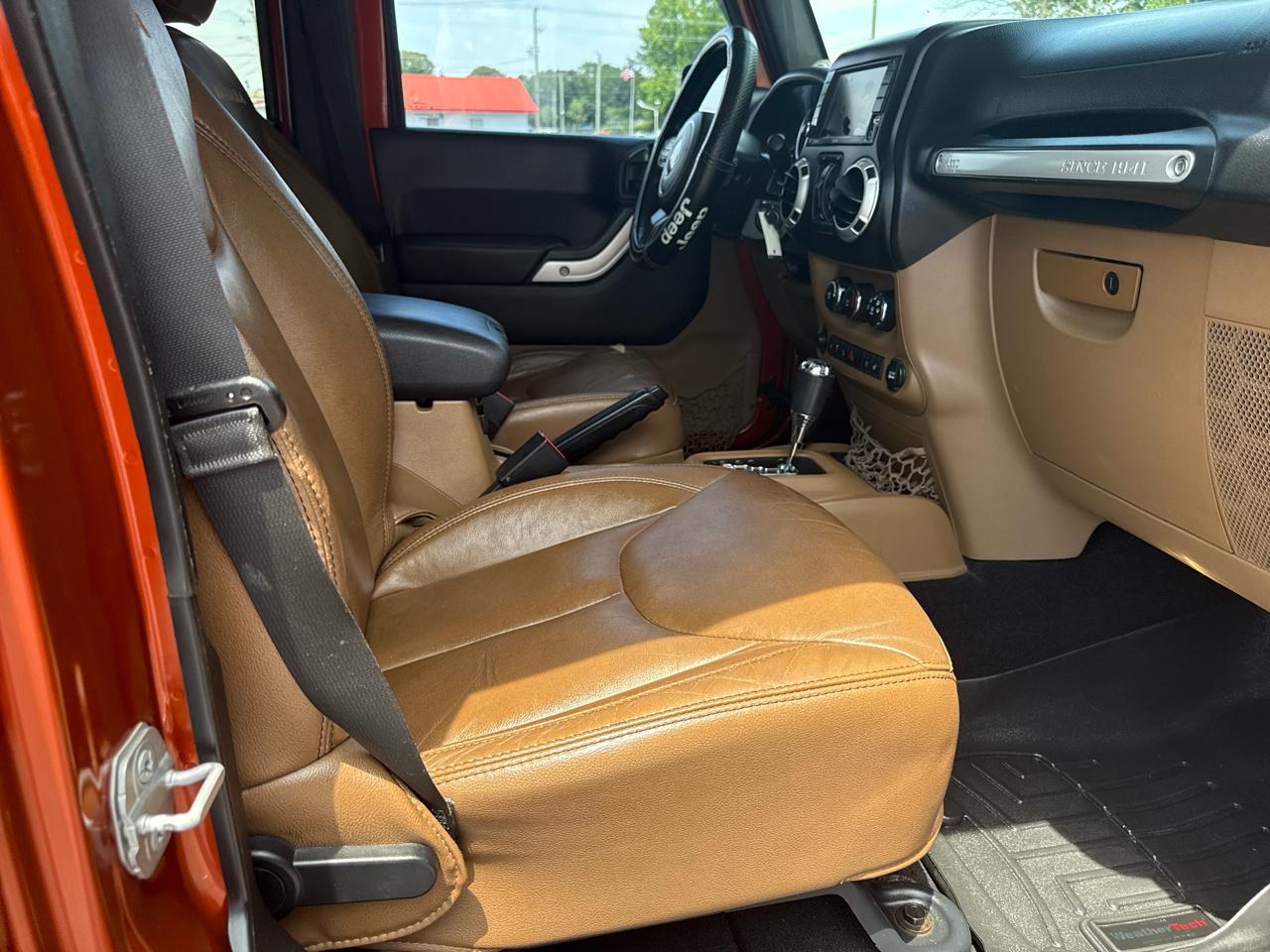 Jeep Wrangler Unlimited 4WD 4dr Sahara 2014