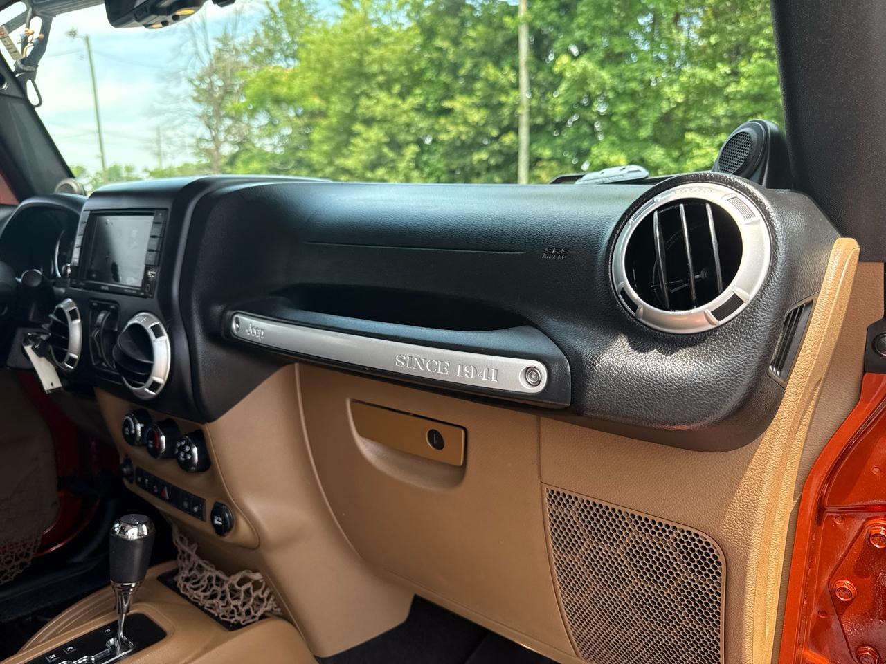 Jeep Wrangler Unlimited 4WD 4dr Sahara 2014