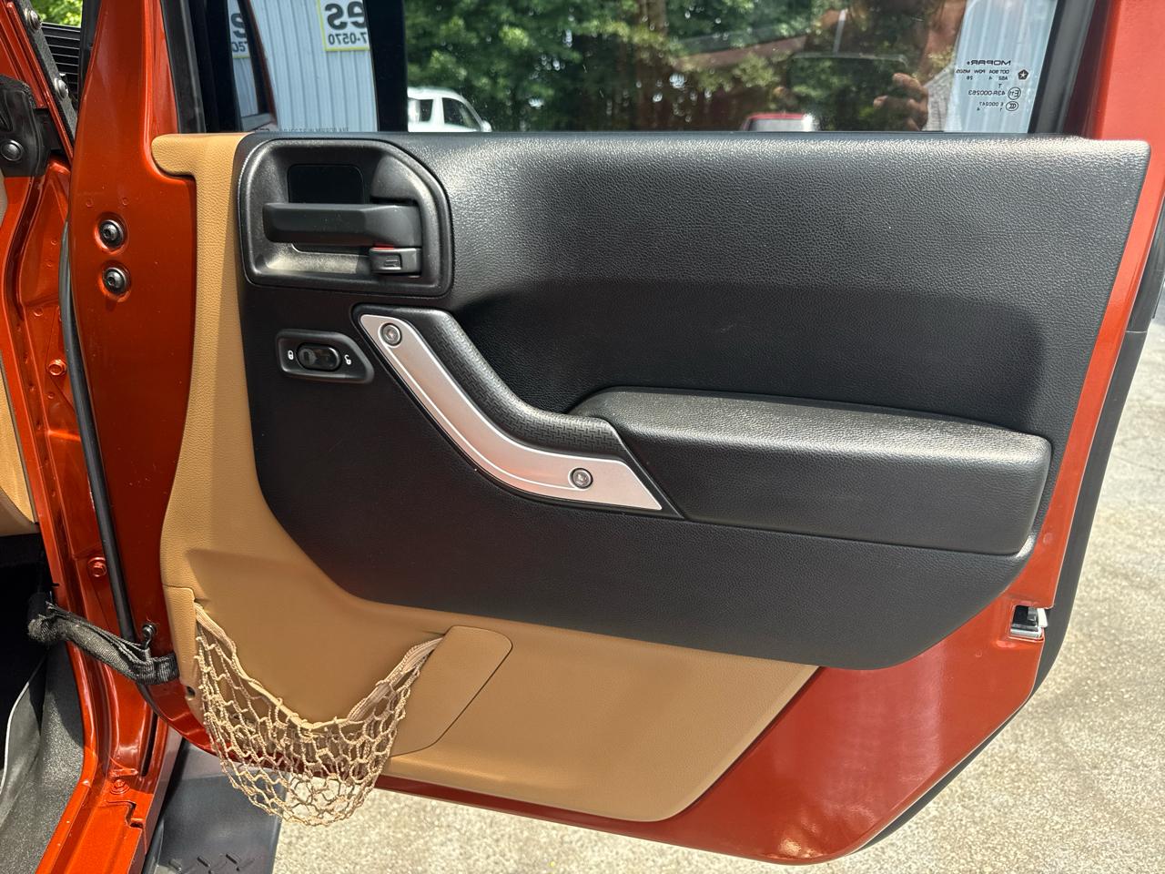 Jeep Wrangler Unlimited 4WD 4dr Sahara 2014