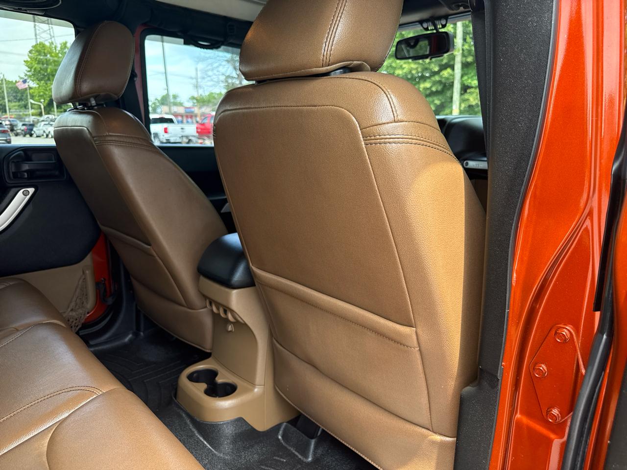 Jeep Wrangler Unlimited 4WD 4dr Sahara 2014