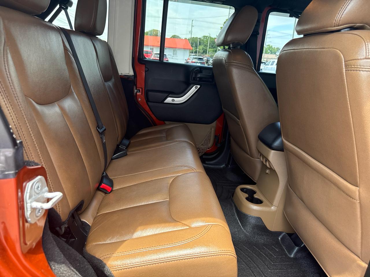 Jeep Wrangler Unlimited 4WD 4dr Sahara 2014