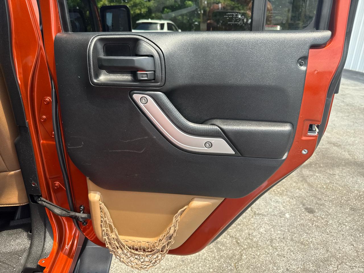 Jeep Wrangler Unlimited 4WD 4dr Sahara 2014