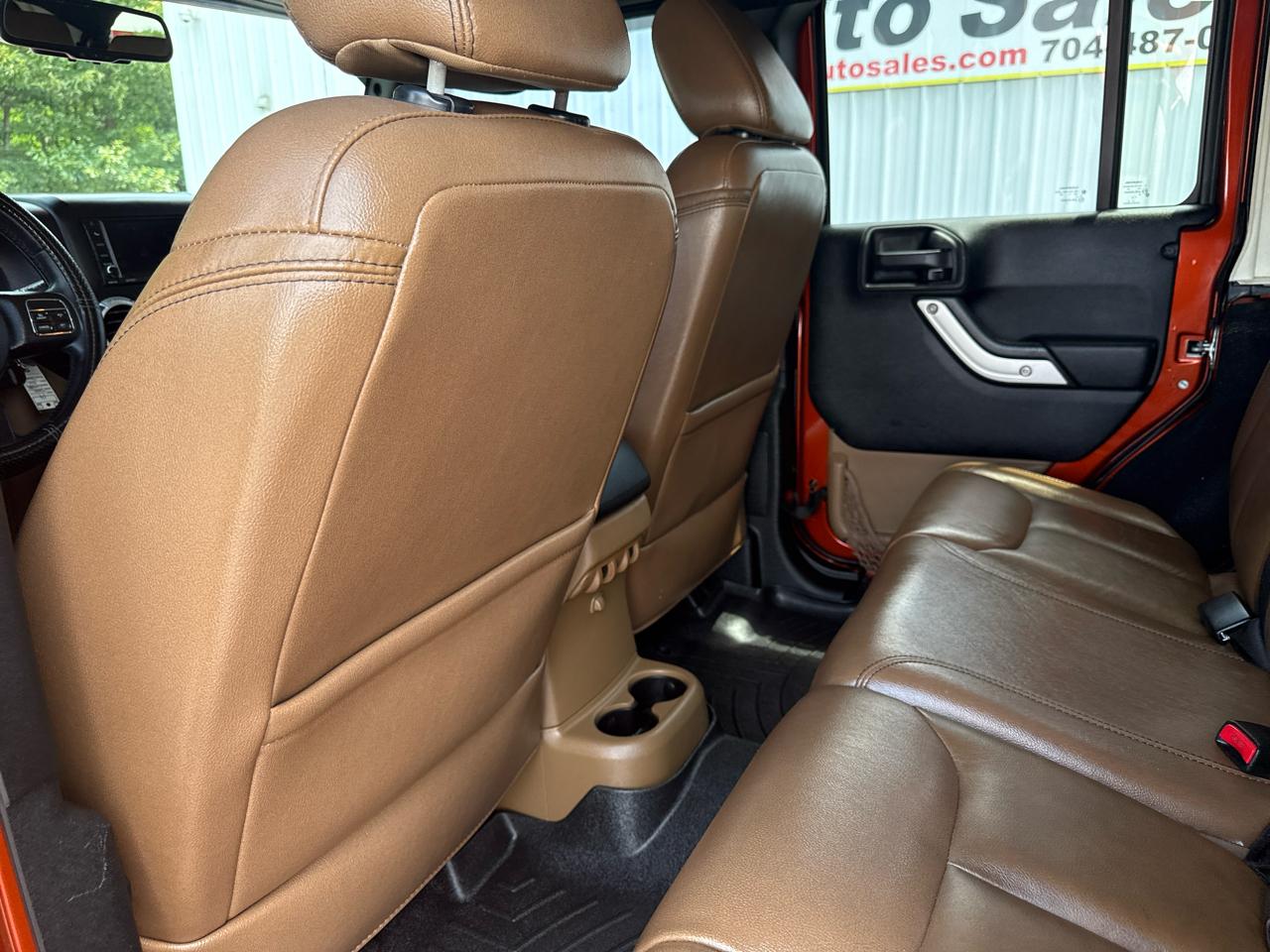 Jeep Wrangler Unlimited 4WD 4dr Sahara 2014