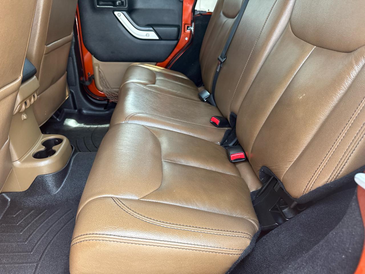 Jeep Wrangler Unlimited 4WD 4dr Sahara 2014