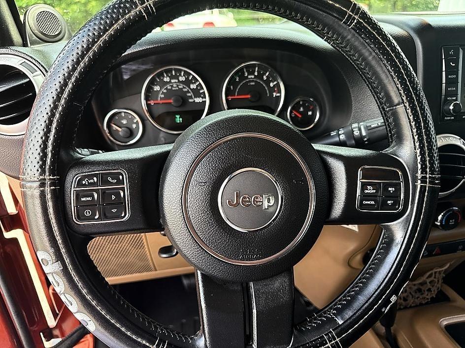 Jeep Wrangler Unlimited 4WD 4dr Sahara 2014