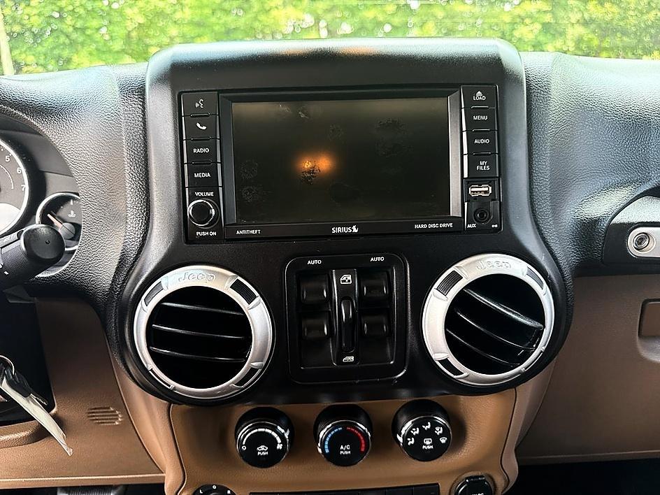 Jeep Wrangler Unlimited 4WD 4dr Sahara 2014