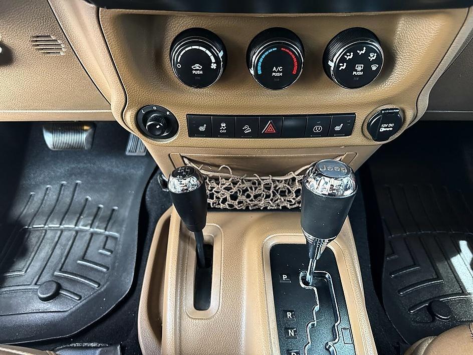 Jeep Wrangler Unlimited 4WD 4dr Sahara 2014