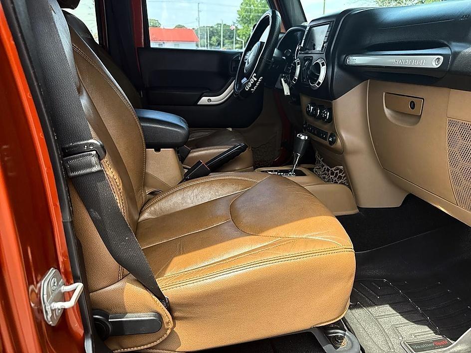 Jeep Wrangler Unlimited 4WD 4dr Sahara 2014