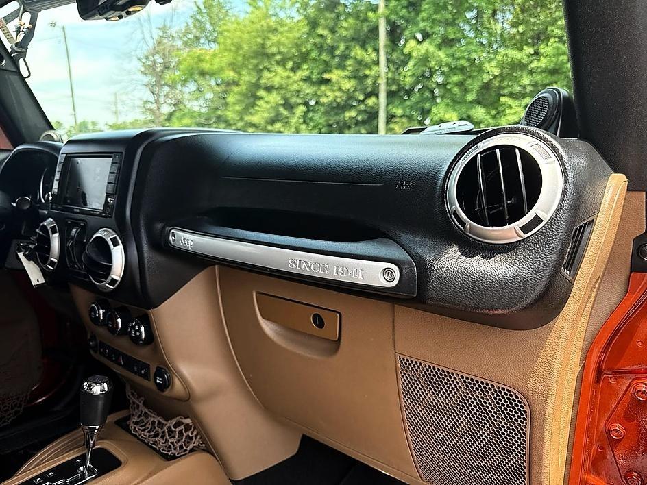 Jeep Wrangler Unlimited 4WD 4dr Sahara 2014