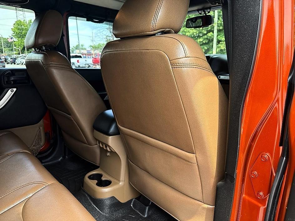 Jeep Wrangler Unlimited 4WD 4dr Sahara 2014