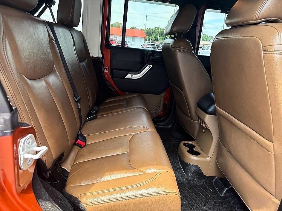Jeep Wrangler Unlimited 4WD 4dr Sahara 2014