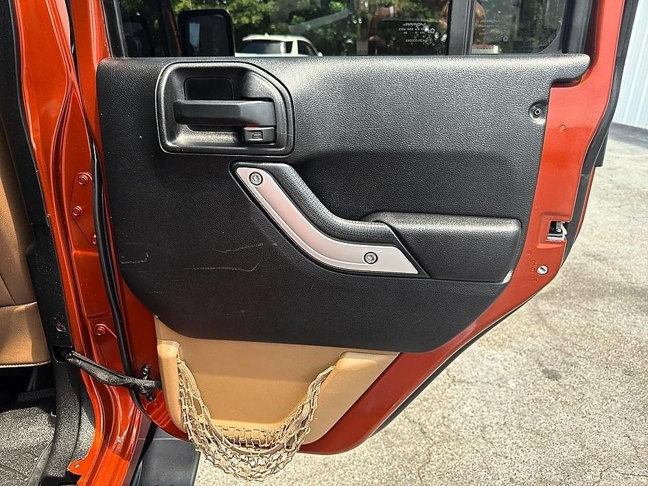 Jeep Wrangler Unlimited 4WD 4dr Sahara 2014