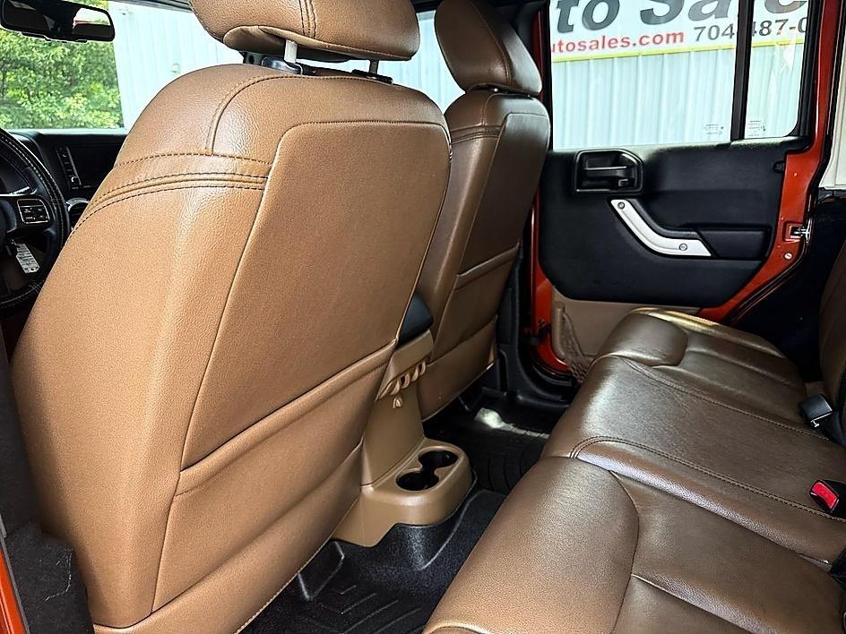 Jeep Wrangler Unlimited 4WD 4dr Sahara 2014