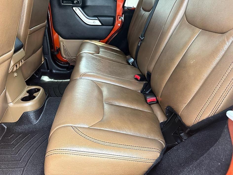 Jeep Wrangler Unlimited 4WD 4dr Sahara 2014