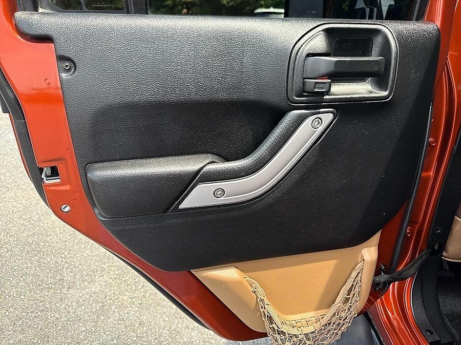 Jeep Wrangler Unlimited 4WD 4dr Sahara 2014