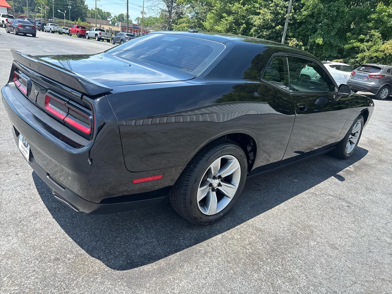 Dodge Challenger SXT RWD 2021