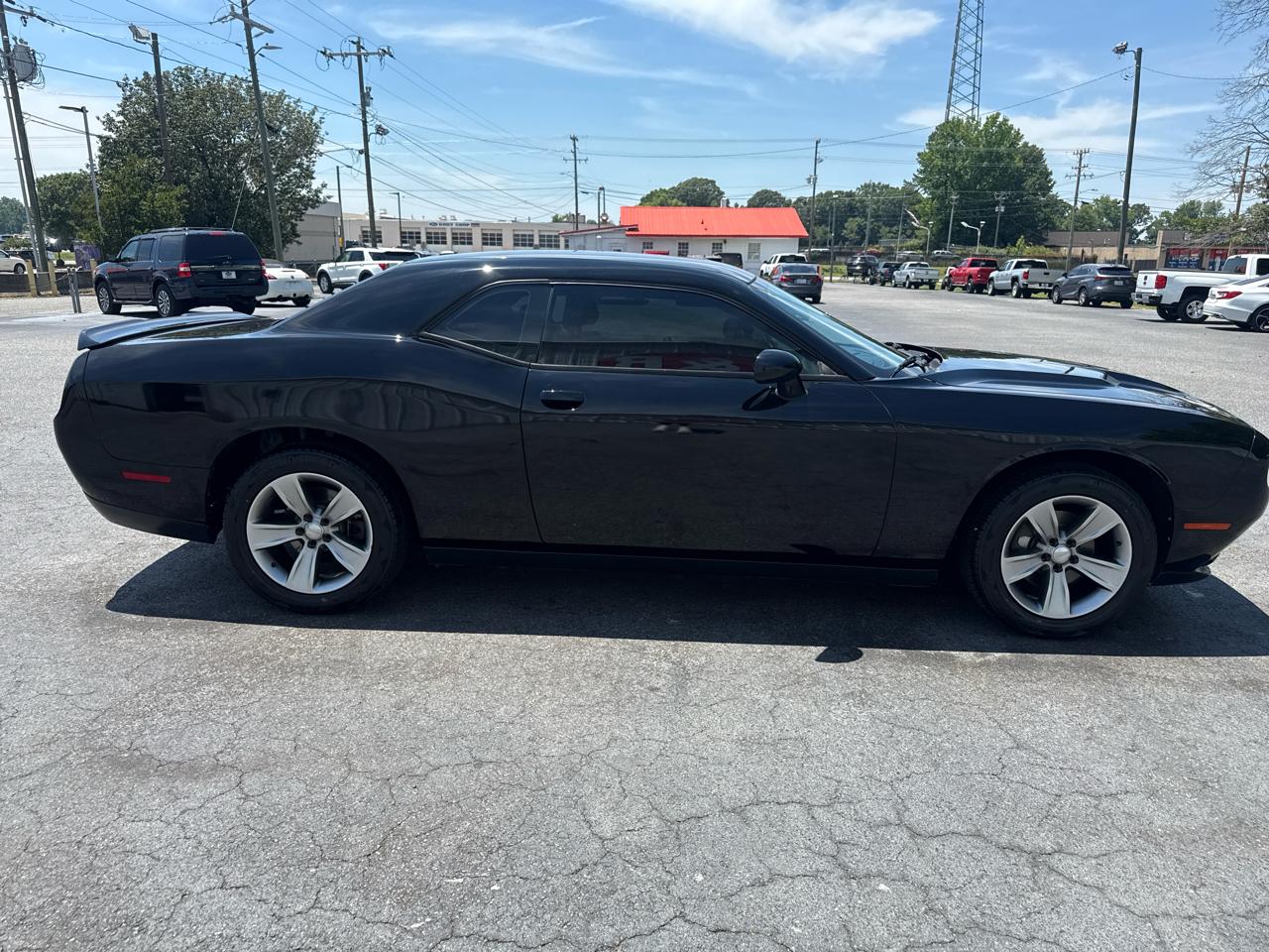 Dodge Challenger SXT RWD 2021
