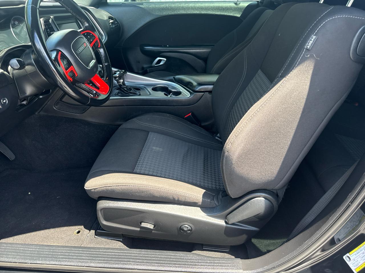 Dodge Challenger SXT RWD 2021