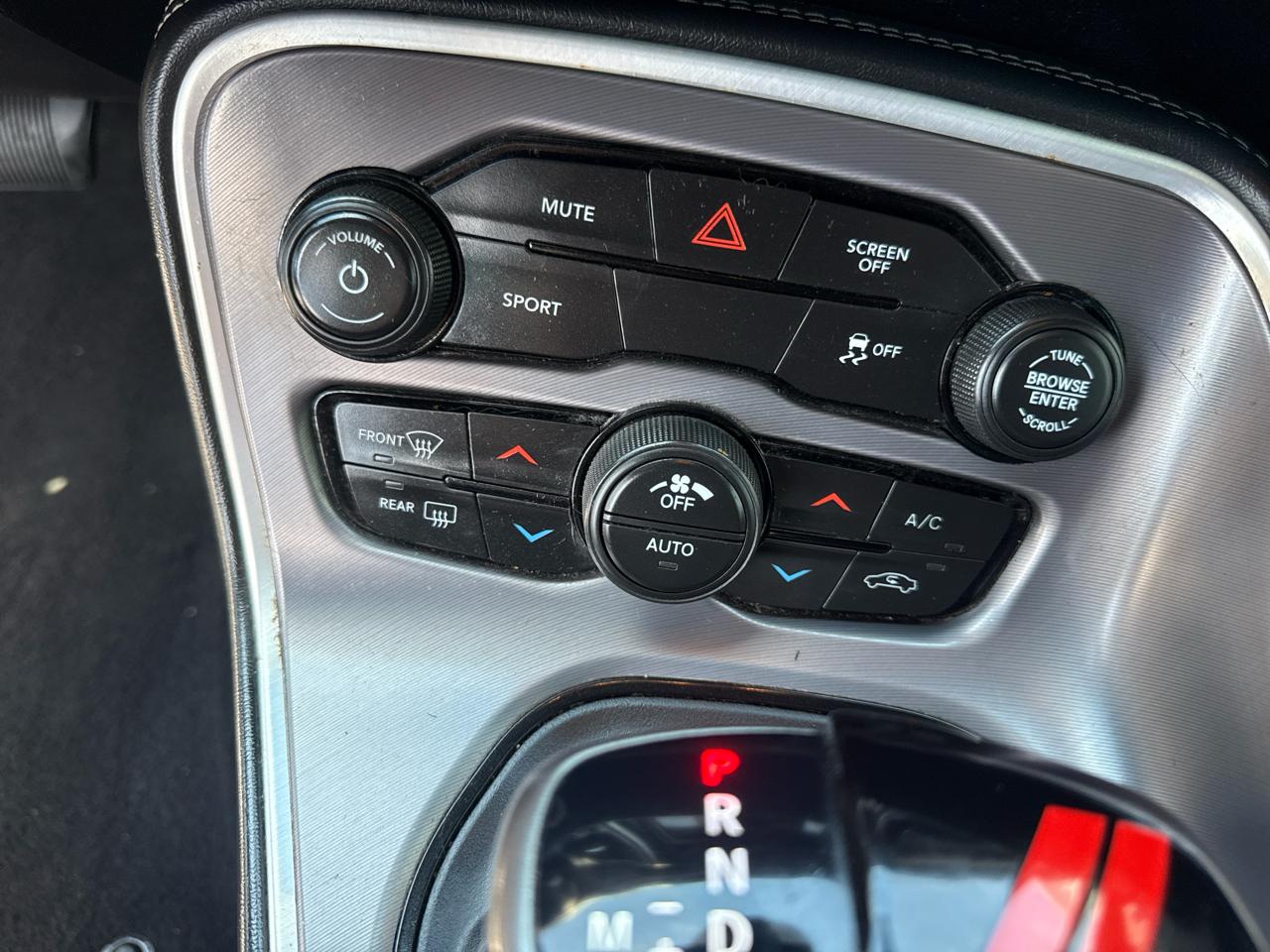Dodge Challenger SXT RWD 2021